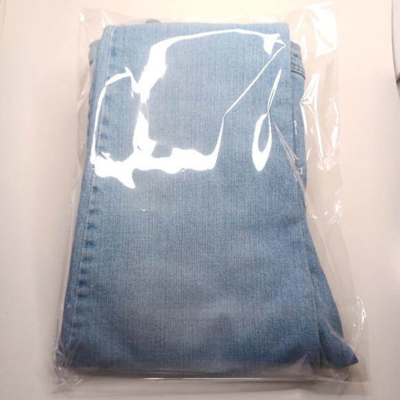 Gloria Vanderbilt "Amanda" Jean, Size 12 Petite. - Picture 13 of 13